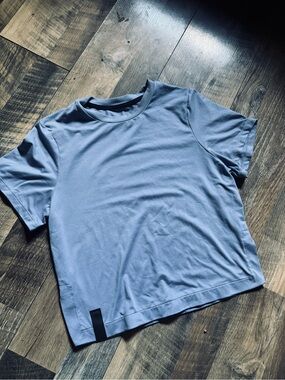 UNRL Basic Cropped Short Sleeve Tee in Dusty Blue